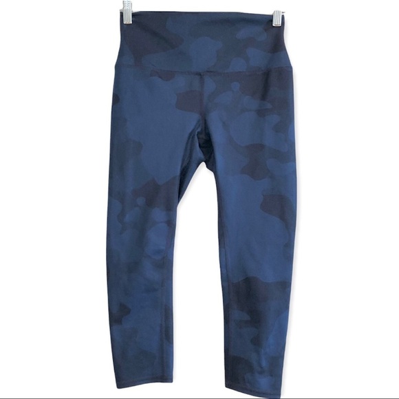ALO Yoga Pants - 🌈 6/$60, Alo Yoga High Waisted Camo Blue Leggings, Size Small